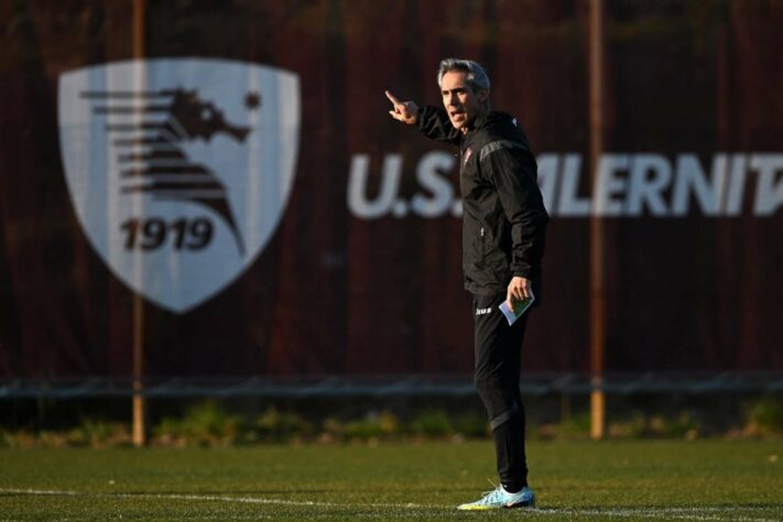 Paulo Sousa estreia com derrota - 19/02: ex-treinador do Flamengo, o português Paulo Sousa estreou no comando da Salernitana e perdeu para a Lazio por 2 a 0, em jogo valido pelo Campeonato Italiano. O português tem a missão de livrar o time do risco do rebaixamento. 