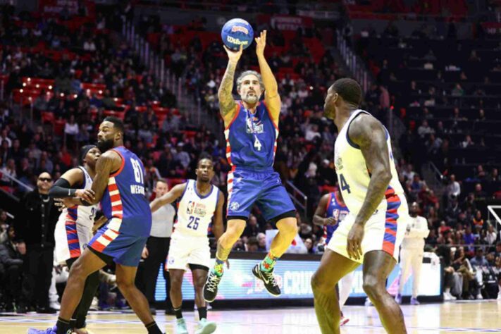 Marcos Mion participa do All Star Game da NBA - 17/02: ainda na sexta-feira, o apresentador de televisão Marcos Mion participou do 'Jogo das celebridades', um dos eventos relacionados ao Jogo das Estrelas da NBA. Já no domingo, na partida dos jogadores da liga, o Time Giannis venceu o Time LeBron por 184 a 175. 