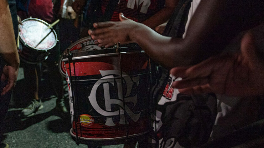 AEROFLA: veja fotos da festa da torcida rubro-negra no embarque do Flamengo para o Mundial de Clubes.