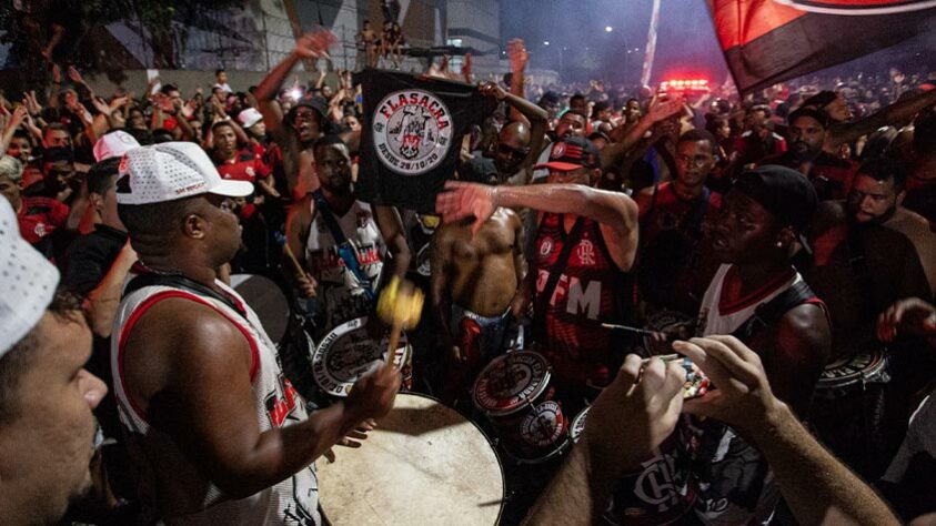 As tradicionais músicas da Nação entoaram no ambiente.