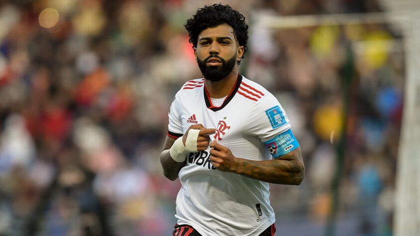 Gabigol decisivo. A vantagem numérica facilitou a vida do Flamengo, que teve mais um pênalti a seu favor.