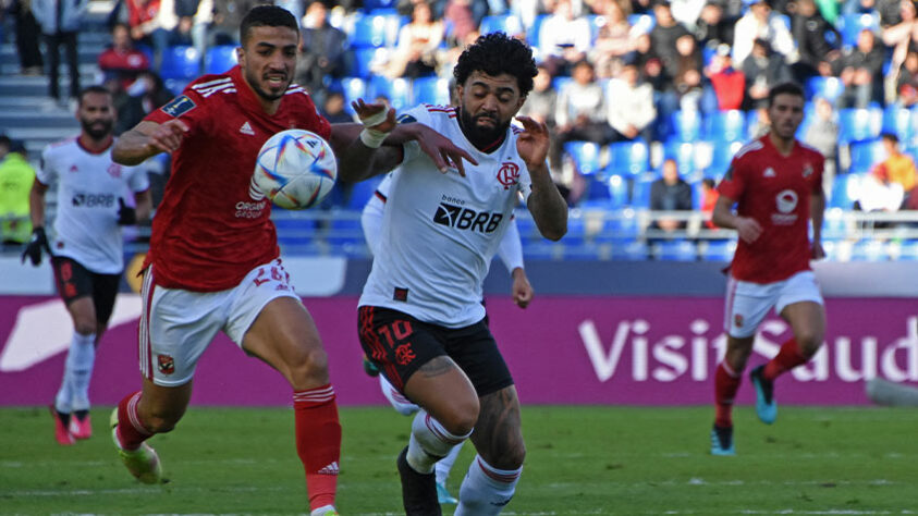 Gabigol esteve sempre muito marcado e precisou brigar muito pela bola. O camisa 10 conseguiu criar boas jogadas na intermediárea.