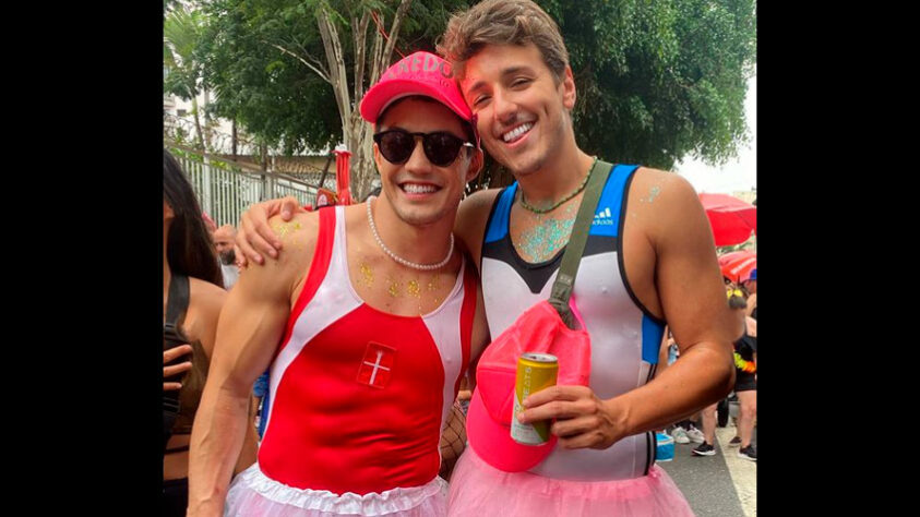 O ginasta Arthur Nory também caiu na folia no carnaval de São Paulo