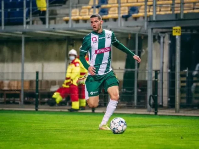 FECHADO – O Bahia oficializou o empréstimo do atacante Arthur Sales. O jogador revelado pelo Vasco atuava no Lommel da Bélgica, e fica no tricolor baiano até o final de 2023.