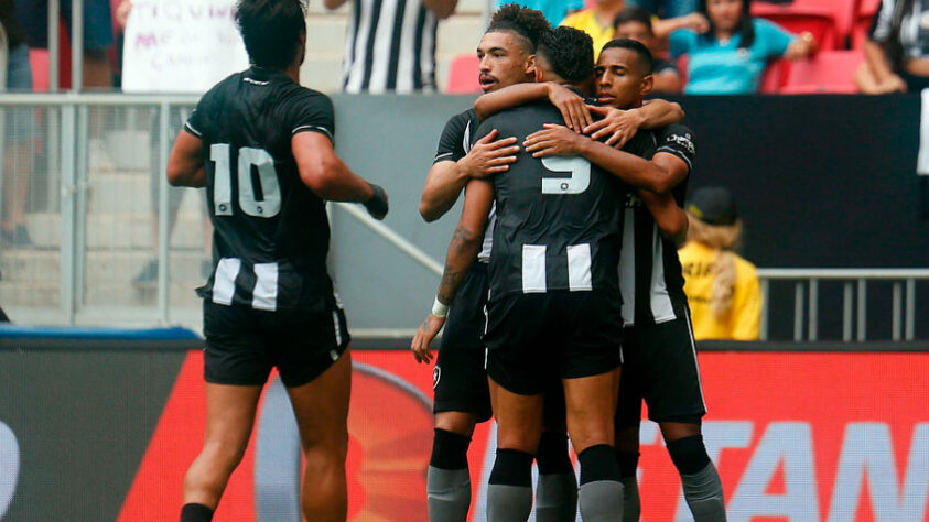 9º - Botafogo - 72,2% de aproveitamento (6 jogos, 4 vitórias, 1 empate e 1 derrota / 9 gols marcados e 2 sofridos)