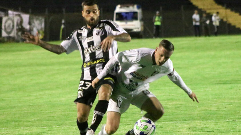 Pela primeira fase da Copa do Brasil, o Santos superou o Ceilândia, por 1 a 0. Durante o duelo, Lucas Lima criou muitas oportunidades para o Alvinegro Praiano. Contudo, os atletas do Peixe demonstraram um péssimo aproveitamento nas finalizações. Na segunda etapa, o camisa 23 conseguiu achar Joaquim na área para estufar as redes e confirmar a classificação. Veja a seguir as notas dos jogadores do Peixe! (feito por Gabriel Teles)