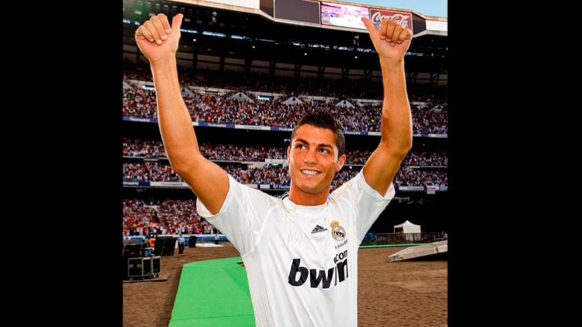 15º lugar: Cristiano Ronaldo (atacante - português): Do Manchester United (ING) para o Real Madrid (ESP) por 94 milhões de euros.