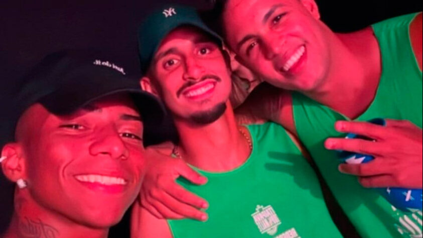 O meia Daniel, do Bahia, e o atacante Alisson Santos, do Vitória, estiveram no camarote Villa, no carnaval em Salvador