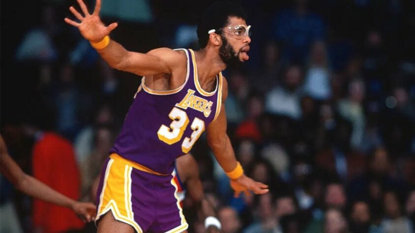 Kareem Abdul-Jabbar – Total de títulos: 6 – Times que estava quando venceu: Milwaukee Bucks e Los Angeles Lakers