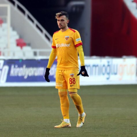 Gustavo Campanharo (30 anos) - Posição: volante - Clube: Kayserispor