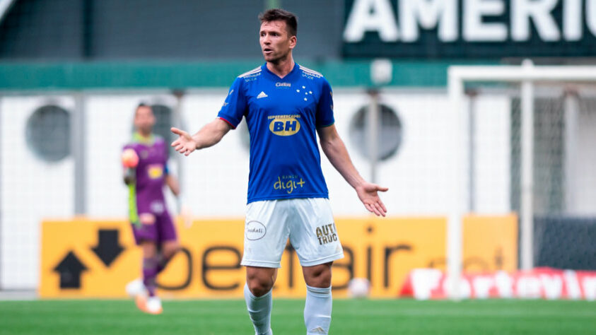 ENCAMINHADO - Eduardo Brock foi liberado pelo Cruzeiro para negociar com o Cerro Porteño e o defensor já estaria no paraguai para assinar com a nova equipe.