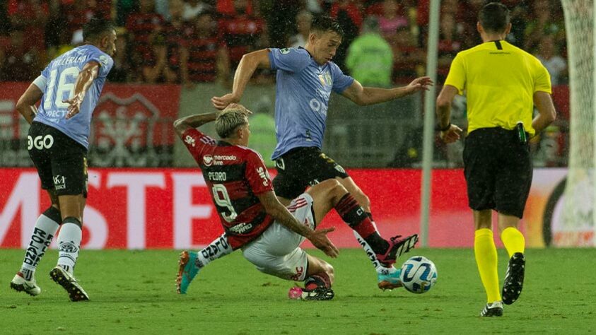 INDEPENDIENTE DEL VALLE - Fez o jogo certo, seguindo sua proposta de se defender e praticar o anti-jogo. Sornoza ditou o ritmo, mas o grande destaque foi a defesa, que soube parar o Flamengo, até o último lance. Acabou castigado por esse erro, mas se sagrou campeão nos pênaltis. 