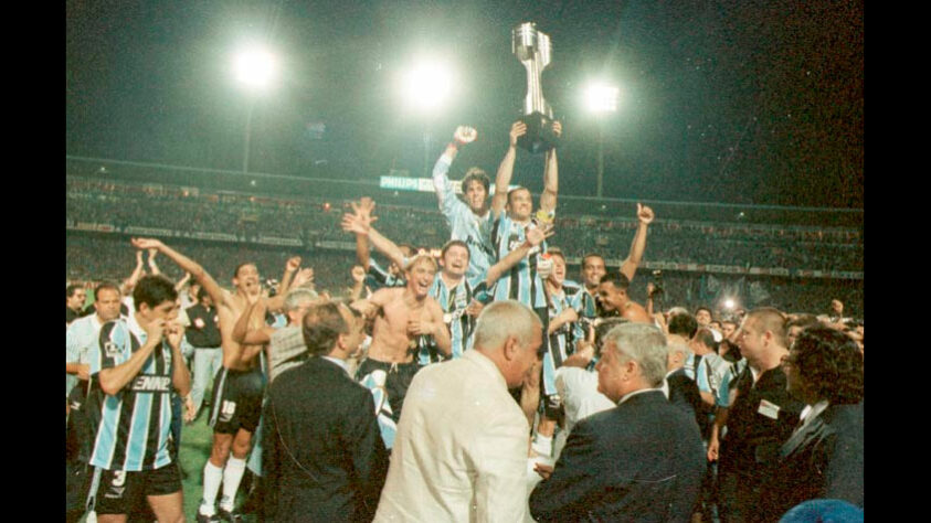 GRÊMIO: está há 27 anos sem vencer o Brasileirão, desde 1996.