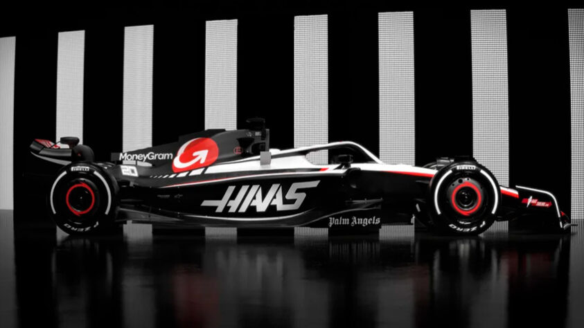 A Haas foi a primeira equipe a apresentar seu modelo para 2023: o VF-23, predominantemente preto.