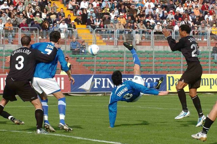 Dentre as provas obtidas pela investigação foram divulgadas conversas por telefone de Luciano Moggi, presidente da Juventus na época, propondo o esquema. Quando descoberto, o escândalo resultou no rebaixamento da Juventus, além da perda dos últimos dois títulos italianos conquistados em 2005 e 2006.