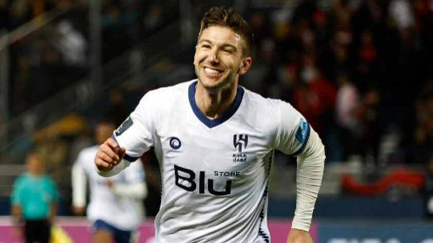 ESFRIOU -  Luciano Vietto não negocia com o Corinthians. Livre no mercado desde que deixou o Al-Hilal, da Arábia Saudita, no fim de junho, Vietto chegou a ser oferecido para o Timão no primeiro semestre por um intermediário brasileiro que possui relação com Hernán Reguera, empresário antes do atleta. Porém, na época, não houve demonstração de interesse da diretoria corintiana.