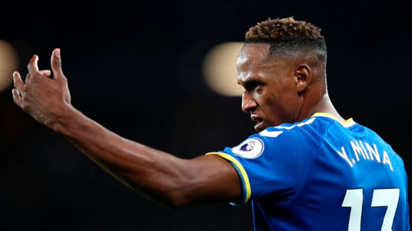 Yerry Mina (zagueiro) - Conhecido da torcida do Palmeiras, o colombiano de 28 anos está sem clube após deixar o Everton. Passou também pelo Barcelona.