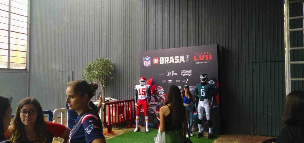 O evento é baseado no conceito 'tailgate', muito popular nos Estados Unidos, onde os torcedores se reúnem do lado de fora do estádio para fazer churrasco e confraternizar antes de um jogo. 