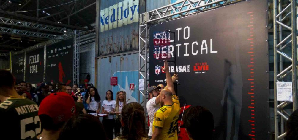 Além dos desafios já citados, também haviam os desafios do salto vertical (foto), da corrida de 40 jardas e uma estação para prática do jogo de videogame 'Madden NFL'