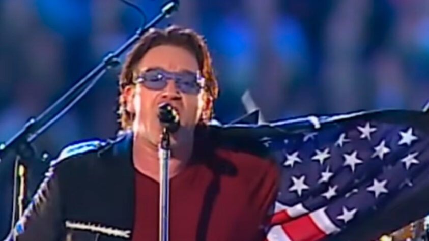 Super Bowl XXXVI (2002) - U2: realizado poucos meses após os ataques às torres gêmeas do World Trade Center, o show do intervalo de 2002 serviu como uma grande homenagem às vítimas do atentado. Enquanto a banda de Bono Vox tocava alguns de seus grandes sucessos, um telão exibia o nome dos mortos no 11 de Setembro, emocionando a todos. 