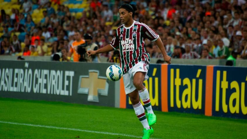 Pentacampeão do mundo em 2002 e astro da Copa de 2006, RONALDINHO GAÚCHO foi 100% fechado com o Fluminense em meados de 2015. Mas a euforia inicial logo virou frustração: foram nove jogos disputados, nenhum gol marcado e rescisão contratual. Ainda teve um breve retorno exclusivamente para disputar a Florida Cup de 2016, mas sem sucesso.