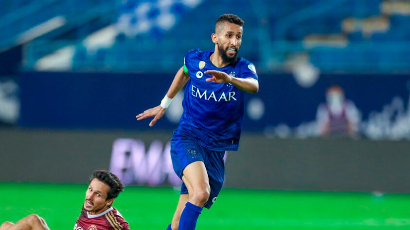 O capitão e ídolo é considerado o craque do time saudita, mas se lesionou na Copa do Mundo e não jogou desde então. Por conta de sua idade, é um jogador mais barato em comparação com outras estrelas do Al-Hilal, mas tem seu status refletido no salário, maior que o de Kanno por exemplo. 