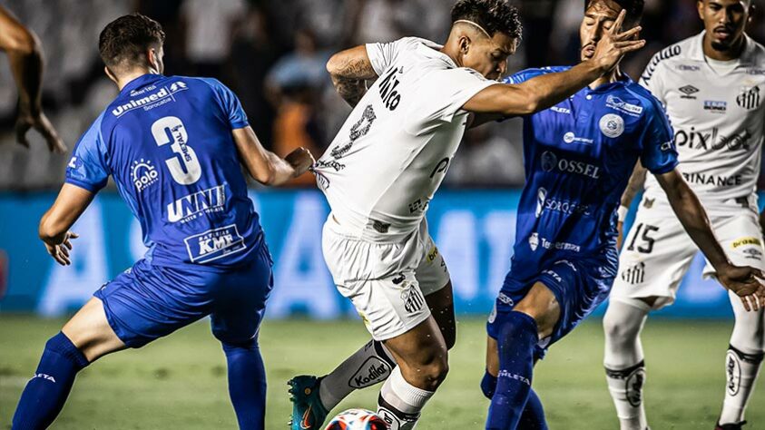 São Bento: SOBE - O goleiro Edson Mardden fez uma atuação brilhante, complicou a vida do Peixe e não tem relação com a derrota. // DESCE - Praticamente todos os outros jogadores não foram bem. Destaque para o setor de ataque que não ofereceu perigo para o goleiro João Paulo.