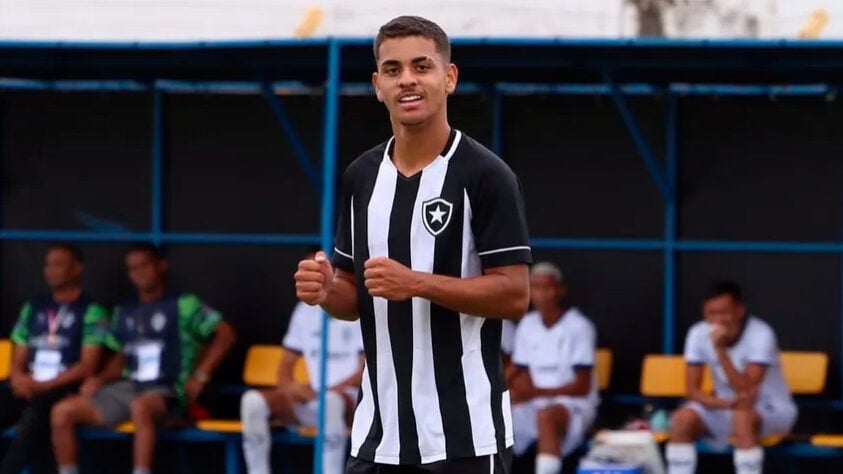 FECHADO - Artilheiro da Copinha com cinco gols em cinco jogos, Sapata rescindiu contrato com Taubaté. O Botafogo comprou 70% dos direitos econômicos do atacante. O jogador assina contrato nesta quarta-feira. O vínculo será válido até 2027.