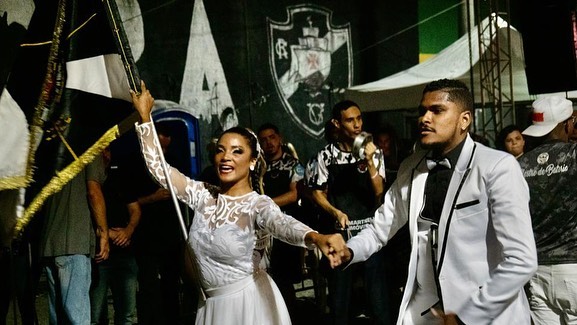 União Cruzmaltina - Série Prata (25/02, décima escola): mais uma escola de samba fundada por torcedores, desta vez do Vasco, e que aproveitará o desfile para homenagear um personagem marcante de sua história: Pai Santana, massagista do clube que também era pai de santo, que sempre estendia uma bandeira do Vasco no chão e a beijava nos jogos do clube. Pai Santana faleceu em 2011, vitima de insuficiência respiratória. 