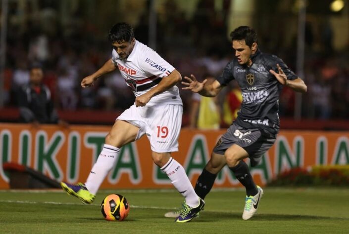 Brasileirão 2013: Portuguesa-SP teria se salvado em 17º lugar / Os outros rebaixados foram Vasco (18º), Ponte Preta (19º) e Náutico (20º)