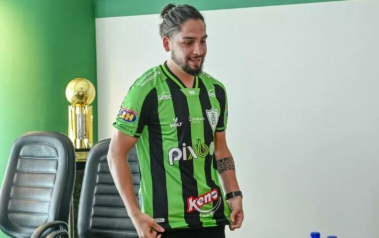 América-MG: Martín Benítez [foto] (argentino, meia); Emmanuel Martínez (argentino, meia). Aloísio (chinês, atacante) e Gonzalo Mastriani (uruguaio, atacante). - *a China não aceita dupla cidadania. 