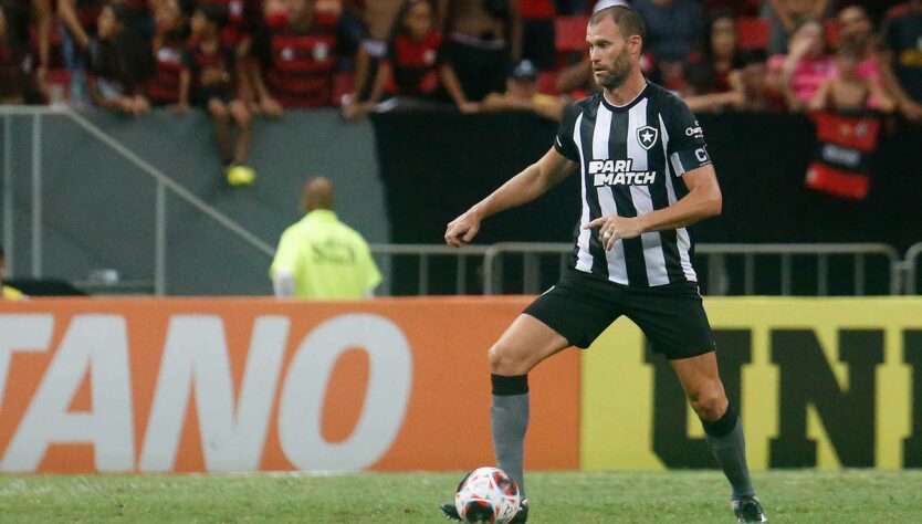 O Botafogo perdeu o segundo clássico na temporada. Graças a desatenção e a falha de Joel Carli no início da partida, o Flamengo abriu o placar e administrou a partida. O time chegou a ter mais posse de bola, mas foi insuficiente. Ao final, a equipe mostrou desequilíbrio emocional e teve três jogadores expulsos.