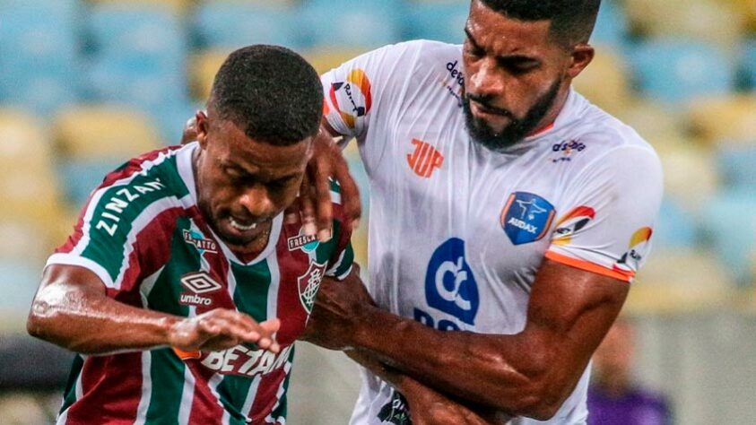 Audax - Sobe: Quando tentaram arriscar jogadas em profundidade, os pontas do Audax ofereceram certo perigo ao Fluminense. | Desce: O time sofreu dois gols logo no primeiro tempo e, com isso, comprometeu a estratégia para segurar o Tricolor.