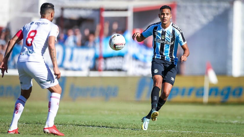Grêmio empata e perde 100% - 18/02: com time reserva, o Grêmio ficou no 0 a 0 com o São Luiz e perdeu seus primeiros pontos na temporada. 