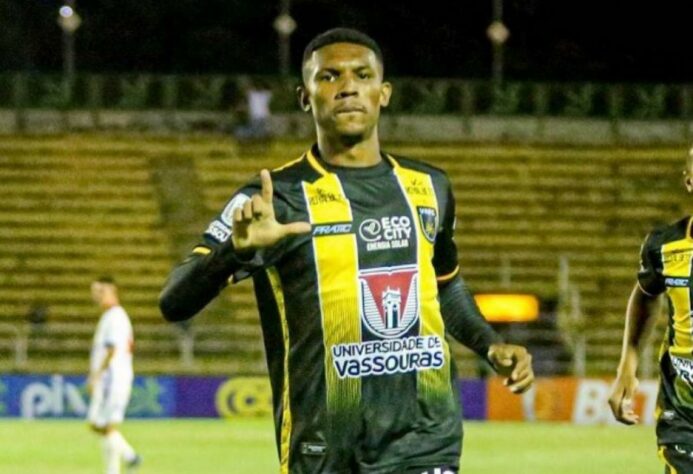 Lelê - Artilheiro do Campeonato Carioca pelo Volta Redonda, o atacante foi emprestado ao Fluminense. O Vasco, no entanto, estava na briga para contar com o atacante em seu elenco.
