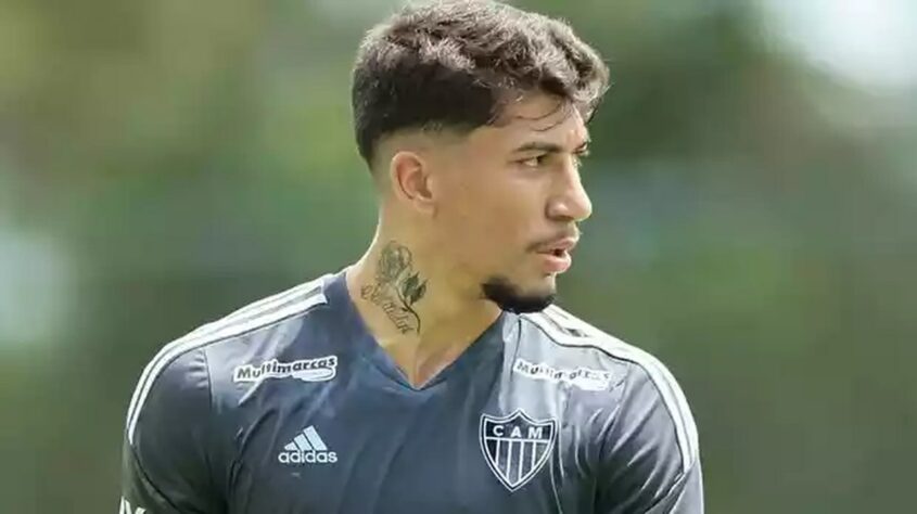 ENCAMINHADO - O Atlético-MG ampliou o contrato do zagueiro Léo Simoni até o final de 2023. O jogador tinha contrato até junho deste ano, mas o Galo estendeu seu vínculo. Pensando em dar mais experiência para o jovem de 20 anos, o clube encaminha seu empréstimo para o Primavera, que disputa a Série A2 do Campeonato Paulista.