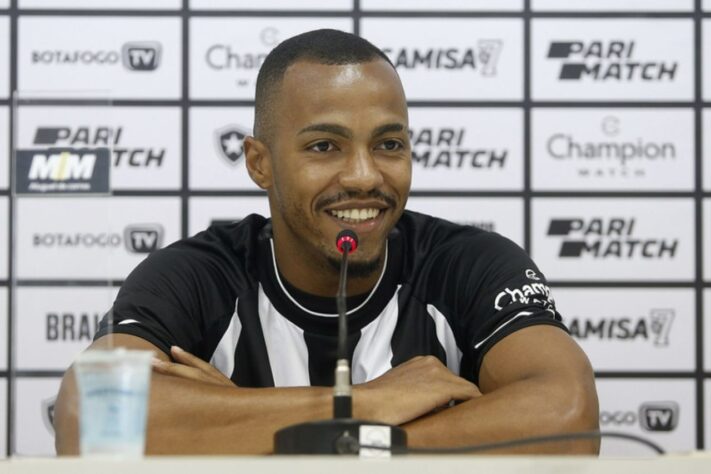 MARLON FREITAS (M, Botafogo) - Evoluiu muito no Botafogo e hoje é o "motor" da equipe alvinegra na briga pelos títulos da Copa do Brasil e da Sul-Americana. É um dos que podem correr por fora.