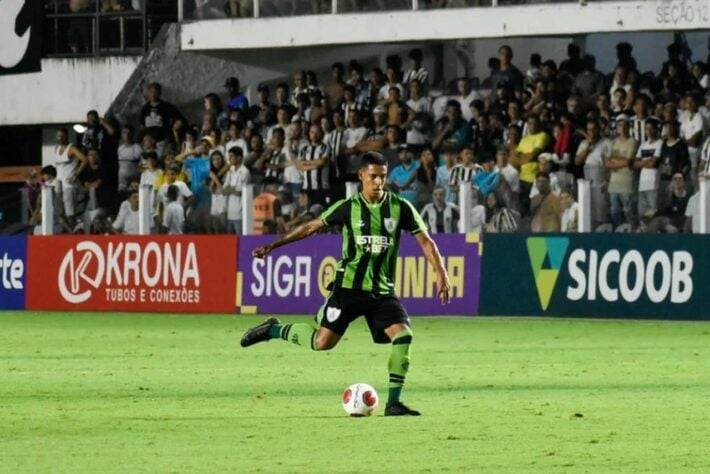 FECHADO - O América-MG renovou o contrato do jovem Mateus Henrique até 2025. O meia de 20 anos foi vice-campeão da Copa São Paulo de Futebol Júnior deste ano, tendo grande destaque na campanha do Coelho.