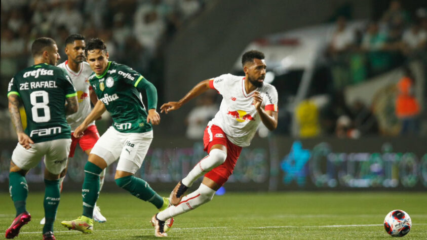 Red Bull Bragantino: SOBE - Apesar de não ter marcado na partida, pressionou bastante o Palmeiras e criou chances de perigo. // DESCE - Defesa foi mal nas bolas paradas e ataque não foi preciso nas finalizações.