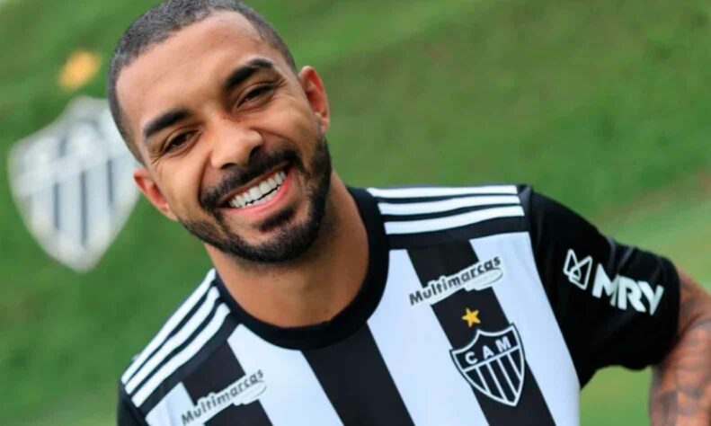 FECHADO - O diretor de futebol do Vasco, Paulo Bracks, confirmou que o lateral-direito Paulo Henrique, do Atlético-MG, chega ao Rio de Janeiro para realizar exames e fechar com o Cruz-Maltino. Caso aprovado, ele assinará empréstimo de um ano, com opção de compra. 