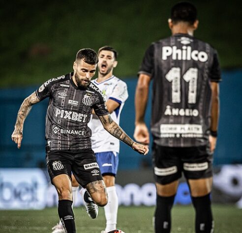 Pela 9ª rodada do Paulistão, o Santos enfrentou o Santo André, no estádio Bruno José Daniel, e conseguiu arrancar um pontinho fora de casa. O Alvinegro saiu atrás no placar por conta do gol de Pablo, mas Mendoza, após falha do goleiro Lucas Frigeri, empatou o duelo. Veja as notas dos jogadores do Peixe! (por Gabriel Teles)