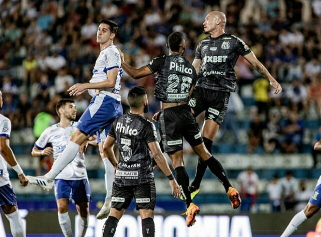 Santo André: SOBE - Pablo marcou o gol do Ramalhão de cabeça e foi crucial para a equipe no ataque. // DESCE - O goleiro Lucas Frigeri falhou ao sair no cruzamento que resultou no gol santista.