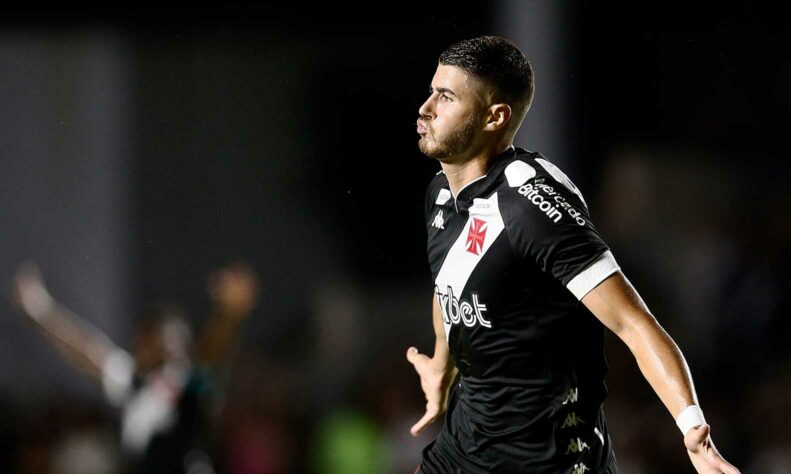 Em noite de Pedro Raul, o Vasco aplicou mais uma goleada na temporada. O camisa 9 marcou dois gols, deu uma assistência, e foi o grande nome da partida. Ao final, o Cruz-Maltino venceu por 4 a 1. Confira as notas do LANCE! (Por Matheus Guimarães)