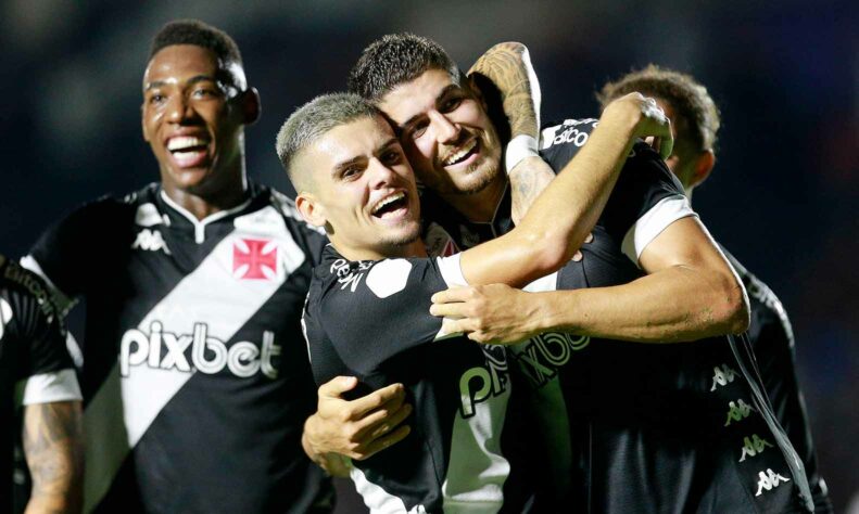 O Vasco se recuperou da derrota para o Volta Redonda e goleou o Resende por 5 a 0, em São Januário. Pedro Raul e Gabriel Pec são os destaques. Confira as notas. 