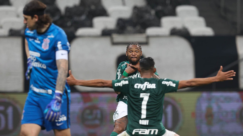 Após quase cair na primeira fase do Paulistão, o Palmeiras se recuperou, conseguiu a classificação, passou pelo Red Bull Bragantino, fora de casa, e encontrou o seu arquirrival, o Corinthians, na semifinal. Na Neo Química Arena, os palmeirenses não tomaram conhecimento do rival e venceram por 2 a 0, gols marcados pelo lateral Victor Luís e pelo atacante Luiz Adriano. Com o resultado, o então técnico corintiano Vagner Mancini foi demitido. Na final, o Verdão foi derrotado pelo São Paulo. O confronto de ida, no Allianz Parque, terminou empatado sem gols. Já a volta, disputada no Morumbi, teve o Tricolor vencedor, por 2 a 0. 