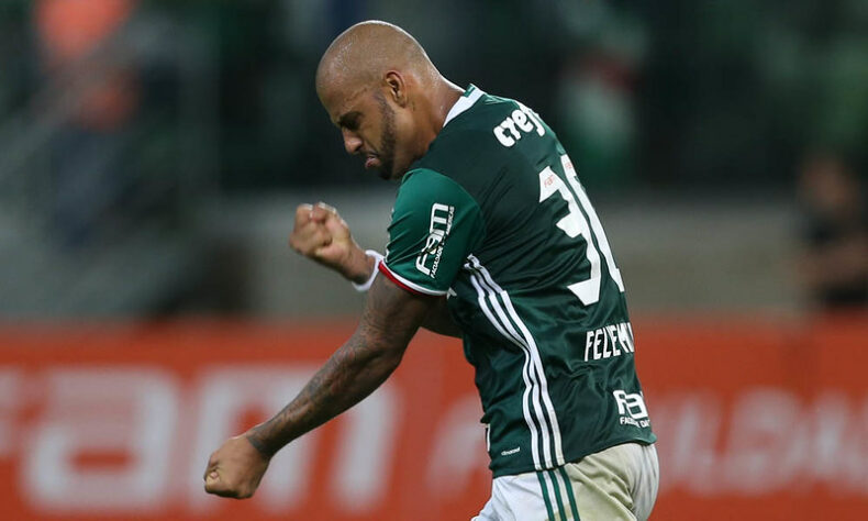 Atual campeão brasileiro, em 2016, o Palmeiras chegou como favorito para conquistar o Paulistão no ano seguinte. Porém, faltou combinar com a Ponte Preta, que em menos de 10 minutos abriu 2 a 0 sobre os palmeirenses, no estádio Moisés Lucarelli, em Campinas, pelo jogo de ida da semifinal. E ainda teve o terceiro, ainda no primeiro tempo. Com o 3 a 0 para a Macaca nos primeiros 90 minutos, ficou difícil para o Verdão tirar a vantagem no jogo de volta. Os palestrinos até venceram no Allianz Parque, mas o 1 a 0, gol marcado por Felipe Melo, não foi o suficiente para que o Alviverde fosse à decisão estadual. 