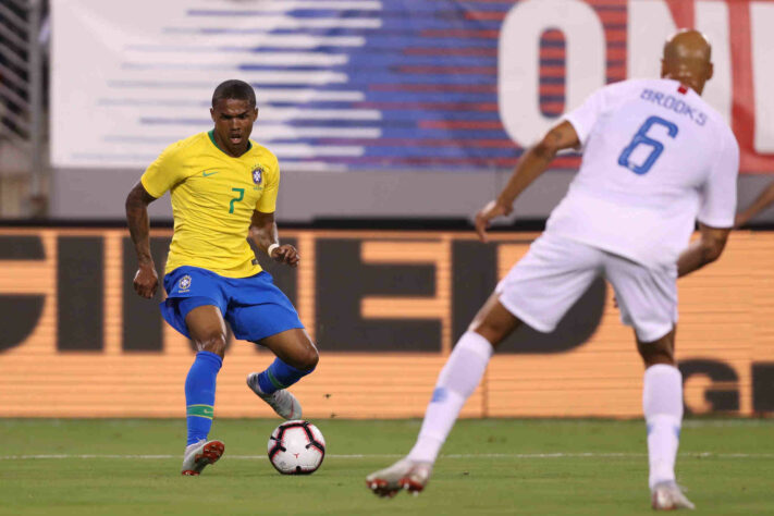 Douglas Costa (atacante) - Clube que jogava: Juventus (Itália) - Idade em 2018: 27 anos - Jogou como titular / Clube atual: Los Angeles Galaxy (EUA) - Não foi convocado para a Copa de 2022.