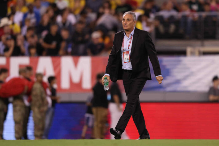 Tite (treinador) - Idade em 2018: 57 anos - No total, ficou seis anos e meio no comando da Seleção, de 2016 a 2022. Conquistou apenas uma Copa América (2019). Também foi vice da Copa América 2021, disputada no Brasil, e caiu nas quartas de final da Copa do Mundo de 2022 - considerando apenas o ciclo iniciado no jogo Brasil 2x0 Estados Unidos.