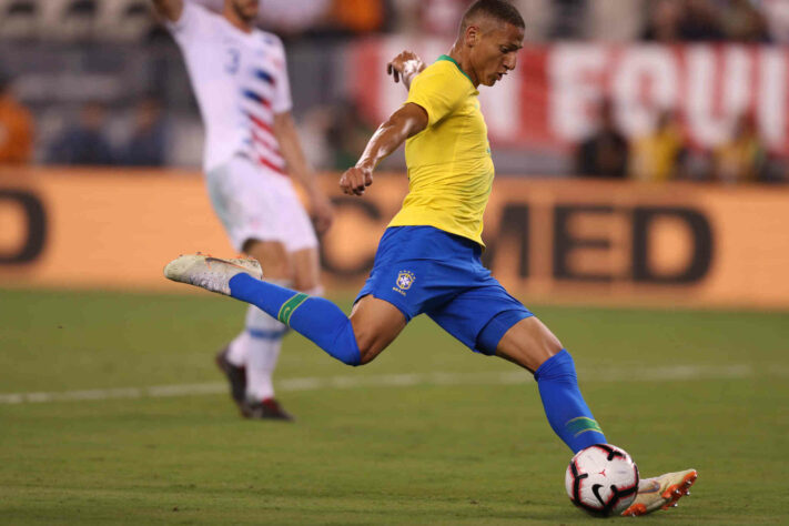 Richarlison (atacante) - Clube que jogava: Everton (Inglaterra) - Idade em 2018: 21 anos - Entrou aos 29 minutos do 2º tempo no lugar de Roberto Firmino / Clube atual: Tottenham (Inglaterra) - Convocado para a Copa de 2022.