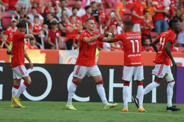 11º - Internacional - 63,88% de aproveitamento (12 jogos, 6 vitórias, 5 empates e 1 derrota / 23 gols marcados e 9 sofridos)